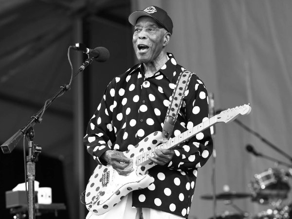 Buddy-Guy@2000x1500-1.jpg